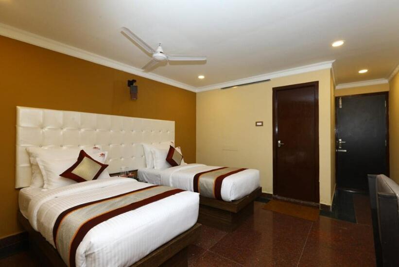 Hotel Titanium Tower Chennai Exterior photo